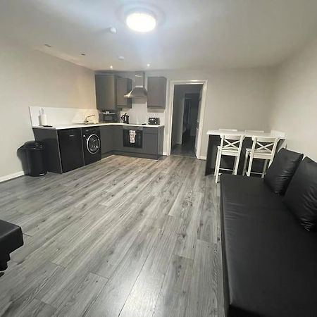 Hosted By Ryan - 2 Bedroom Apartment Liverpool Buitenkant foto
